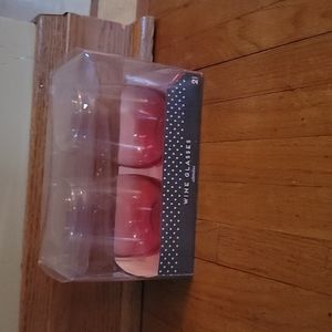 Stemless wine glasses